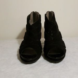 Bandalino peep toe booties