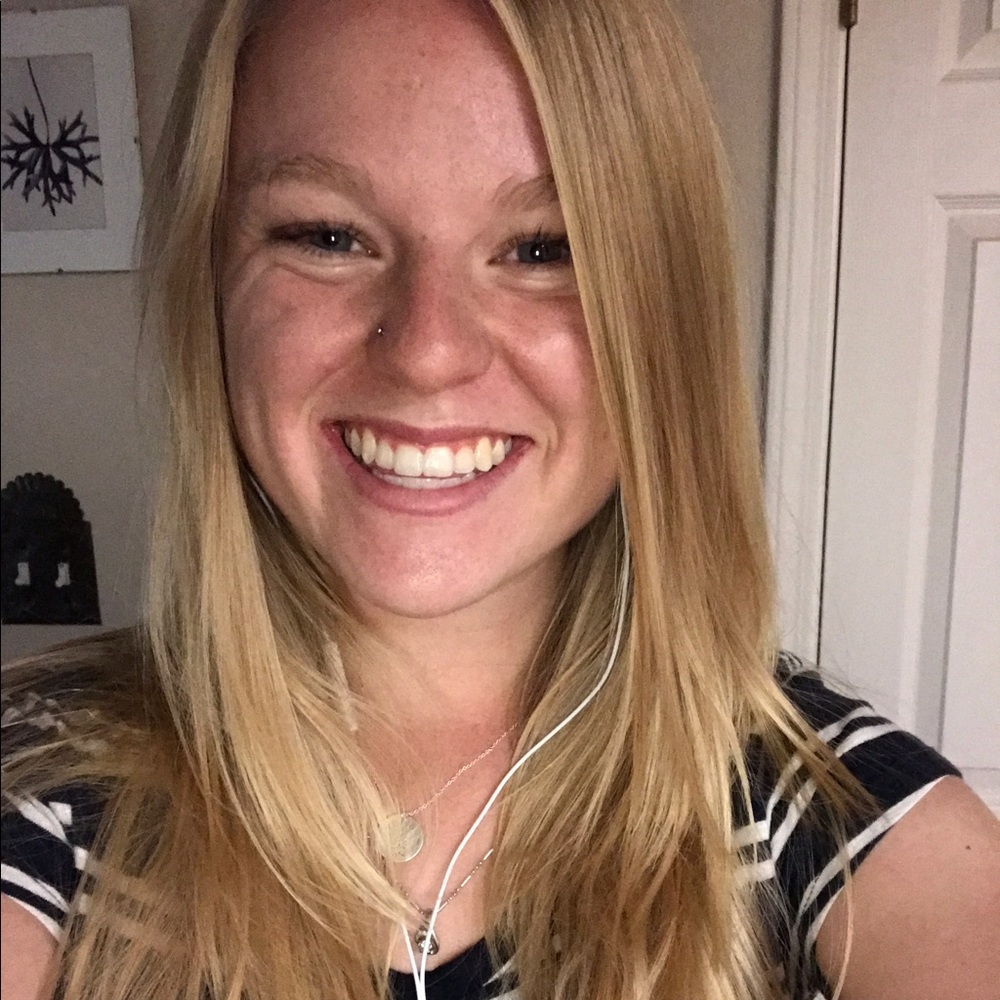 Meet your Posher, Adrienne