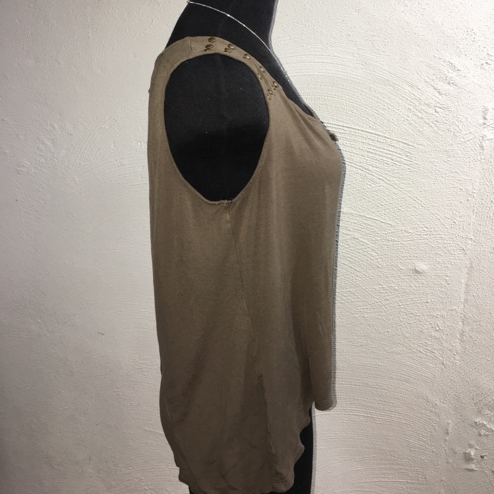Cute studded shoulder high low top - Picture 2 of 6