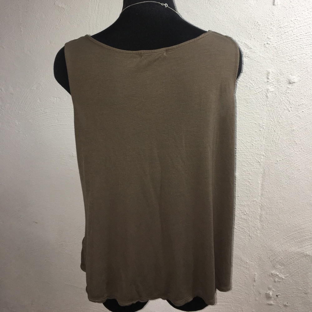 Cute studded shoulder high low top - Picture 3 of 6