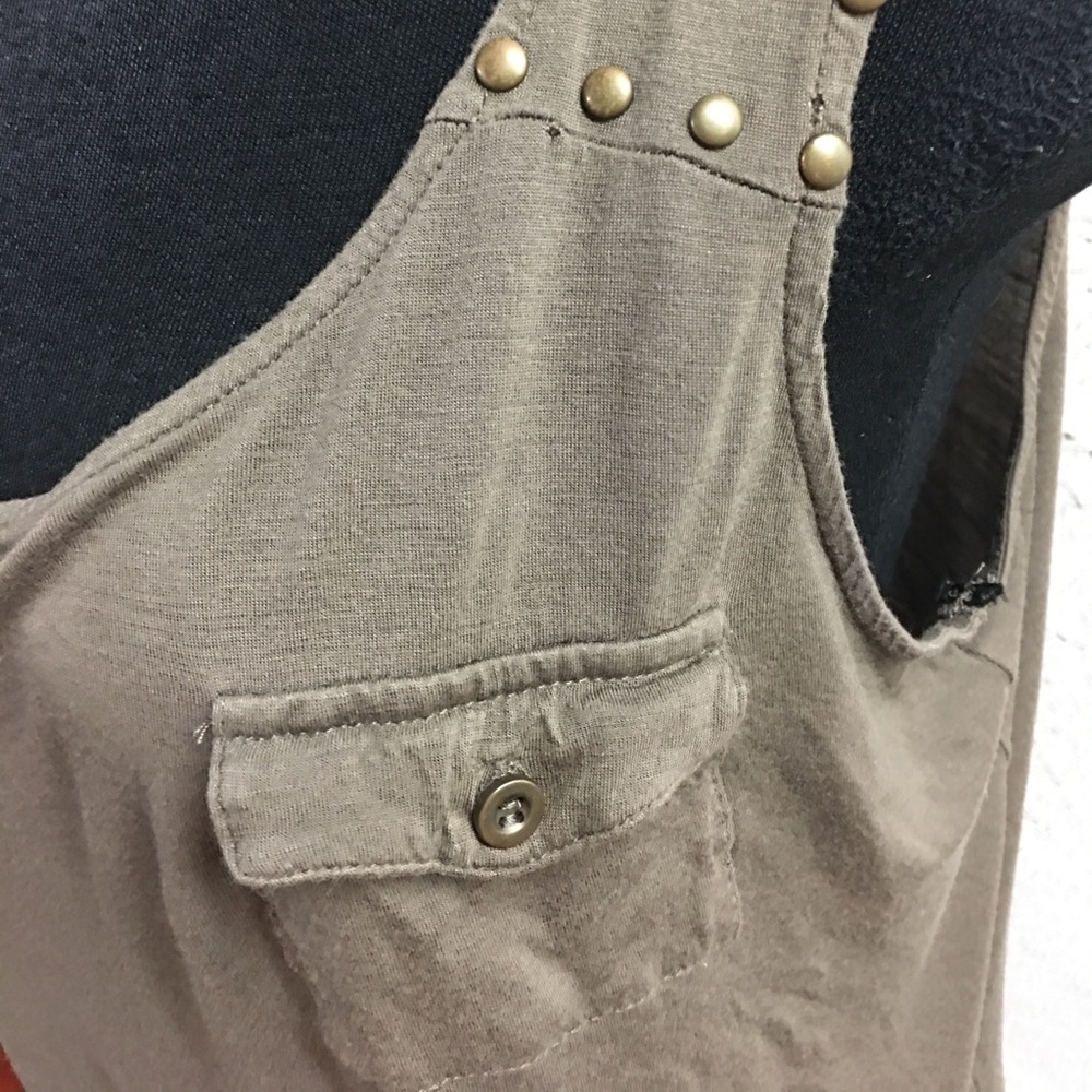 Cute studded shoulder high low top - Picture 4 of 6
