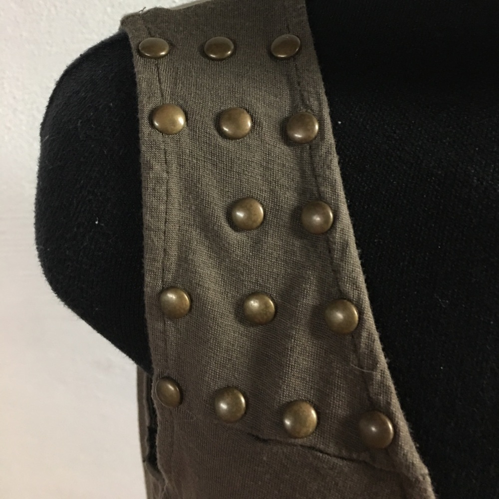 Cute studded shoulder high low top - Picture 6 of 6