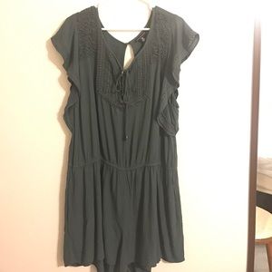 American Eagle romper. Cinched at waist.