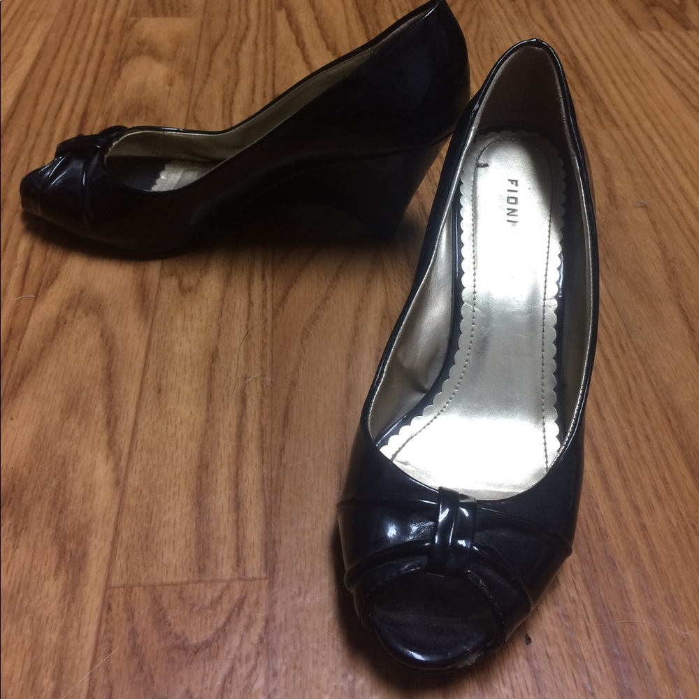 Black Wedges