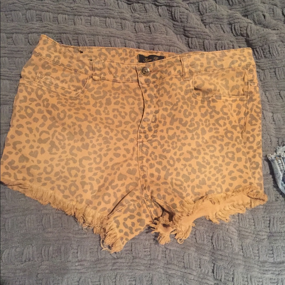 Leopard prong high waisted shorts