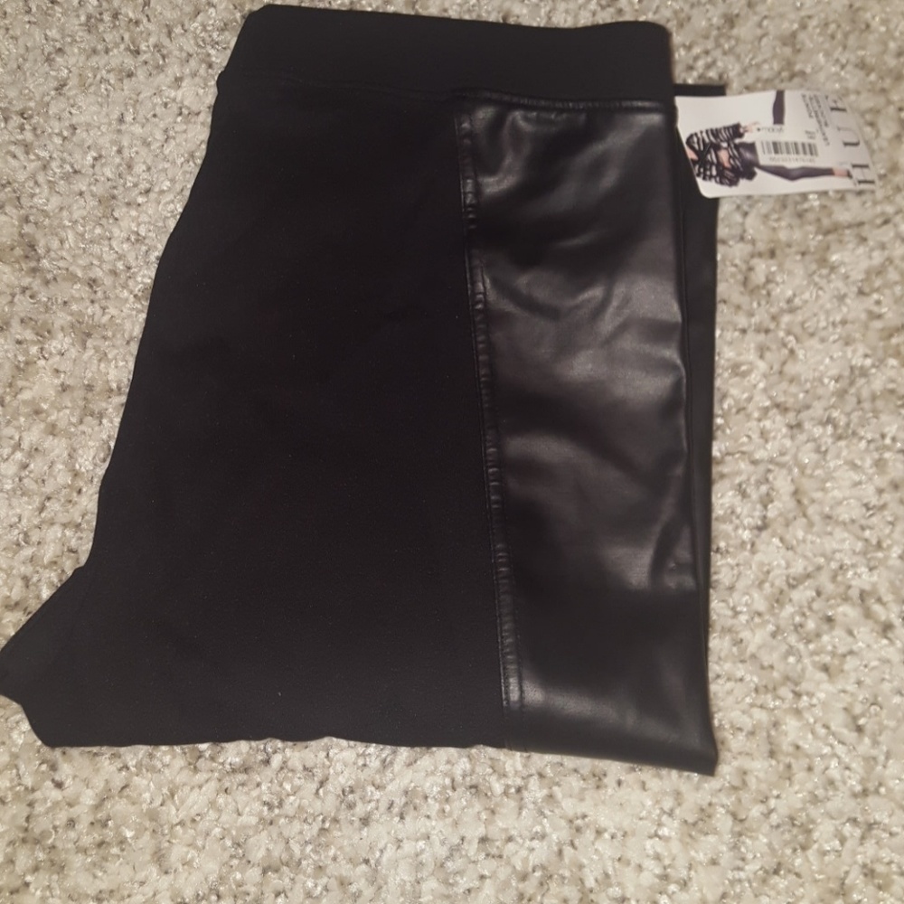 Hue faux leather side panel legging