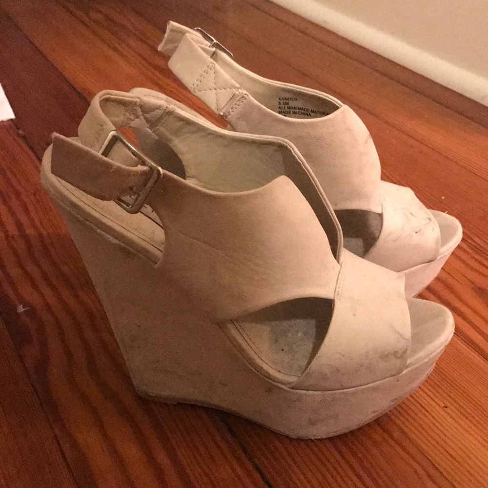 Nude wedges