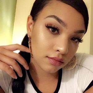 Meet your Posher, Cyndra