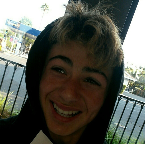 Meet your Posher, Carlos - Picture 1 of 1