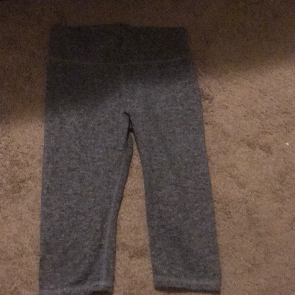 Grey cropped leggings. Size small