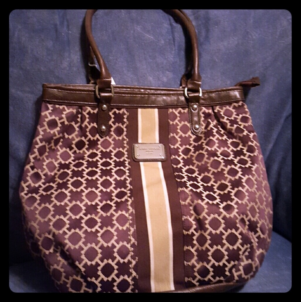 Tommy Hilfiger Brown patterned purse. Medium size