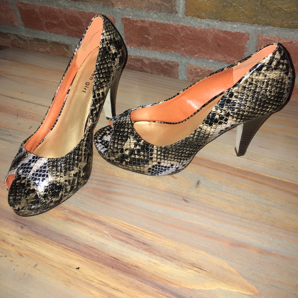 Madden Girl sexy "snake skin" peep toe
