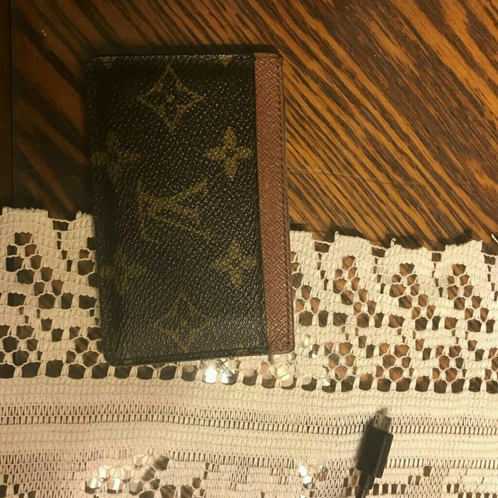 Louis vuitton card holder