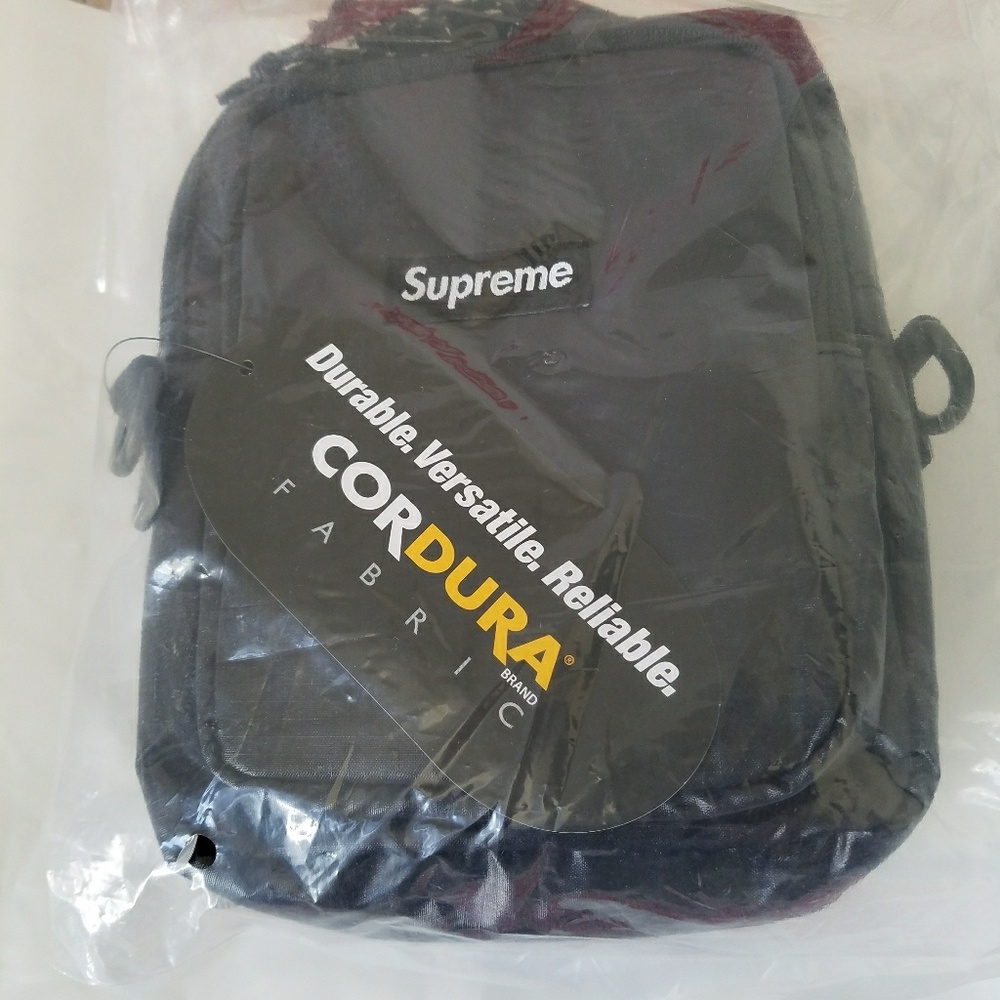 SUPREME BLACK SHOULDER BAG