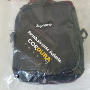 SUPREME BLACK SHOULDER BAG