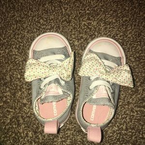 Toddler girl converse!