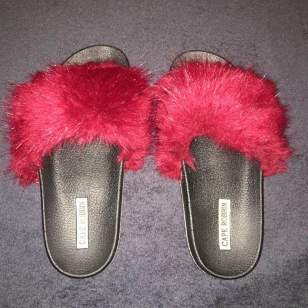 Fur slippers