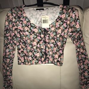 NWT Guess cropped Cardigan, flower trend