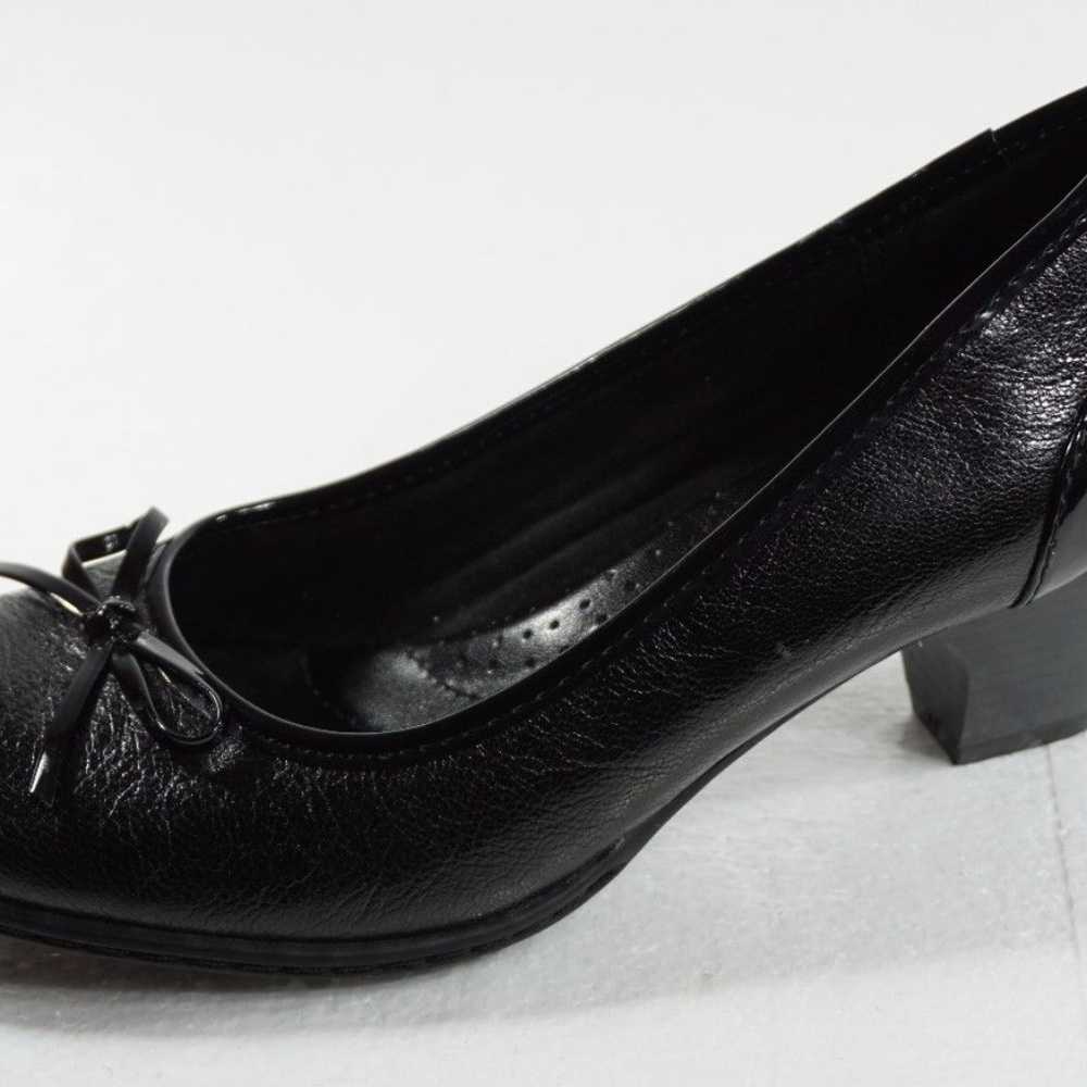 Born BOC Black Leather Pumps 2" Heel - Size 6.5