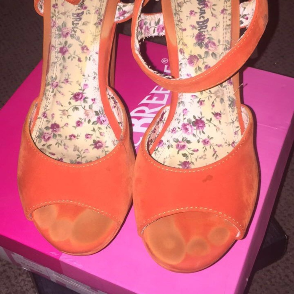 Heels - Picture 2 of 3
