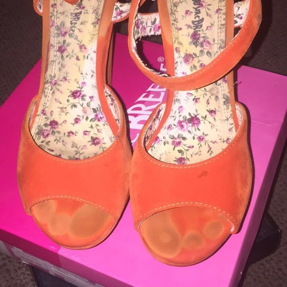 Heels - Picture 2 of 3