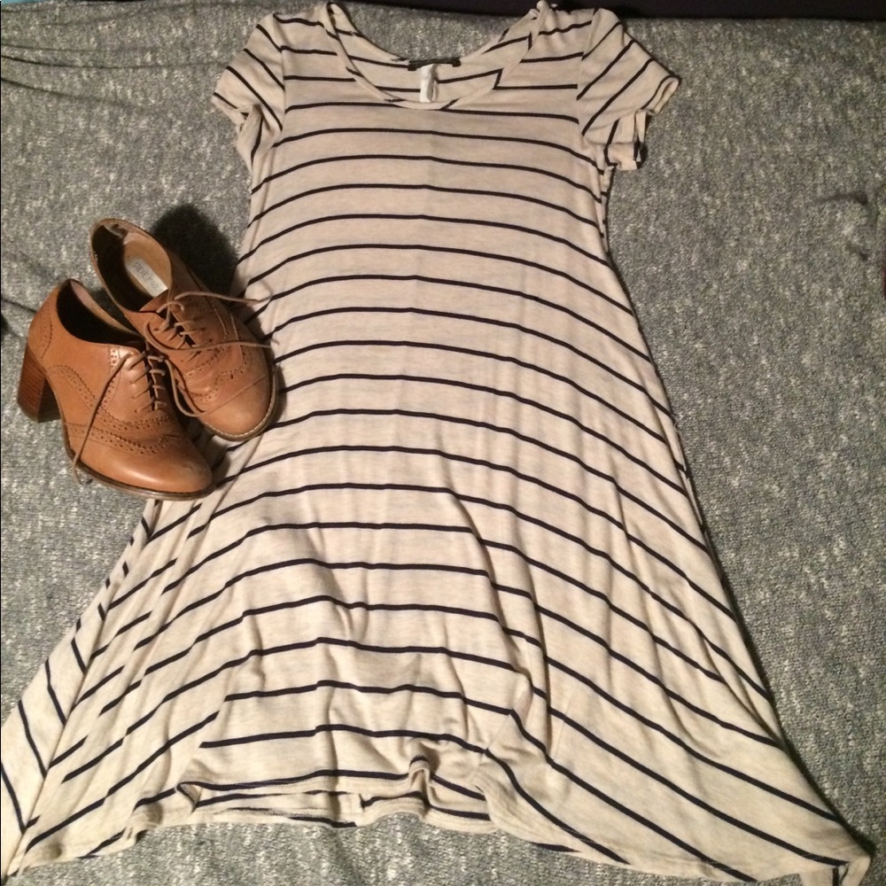 🔴 SOLD 🔴 French Atmosphere Striped Dress