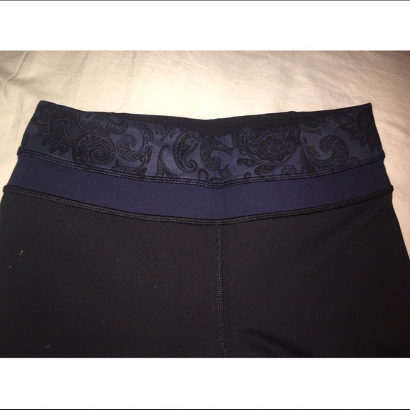 LuluLemon Yoga Pants - Picture 2 of 4