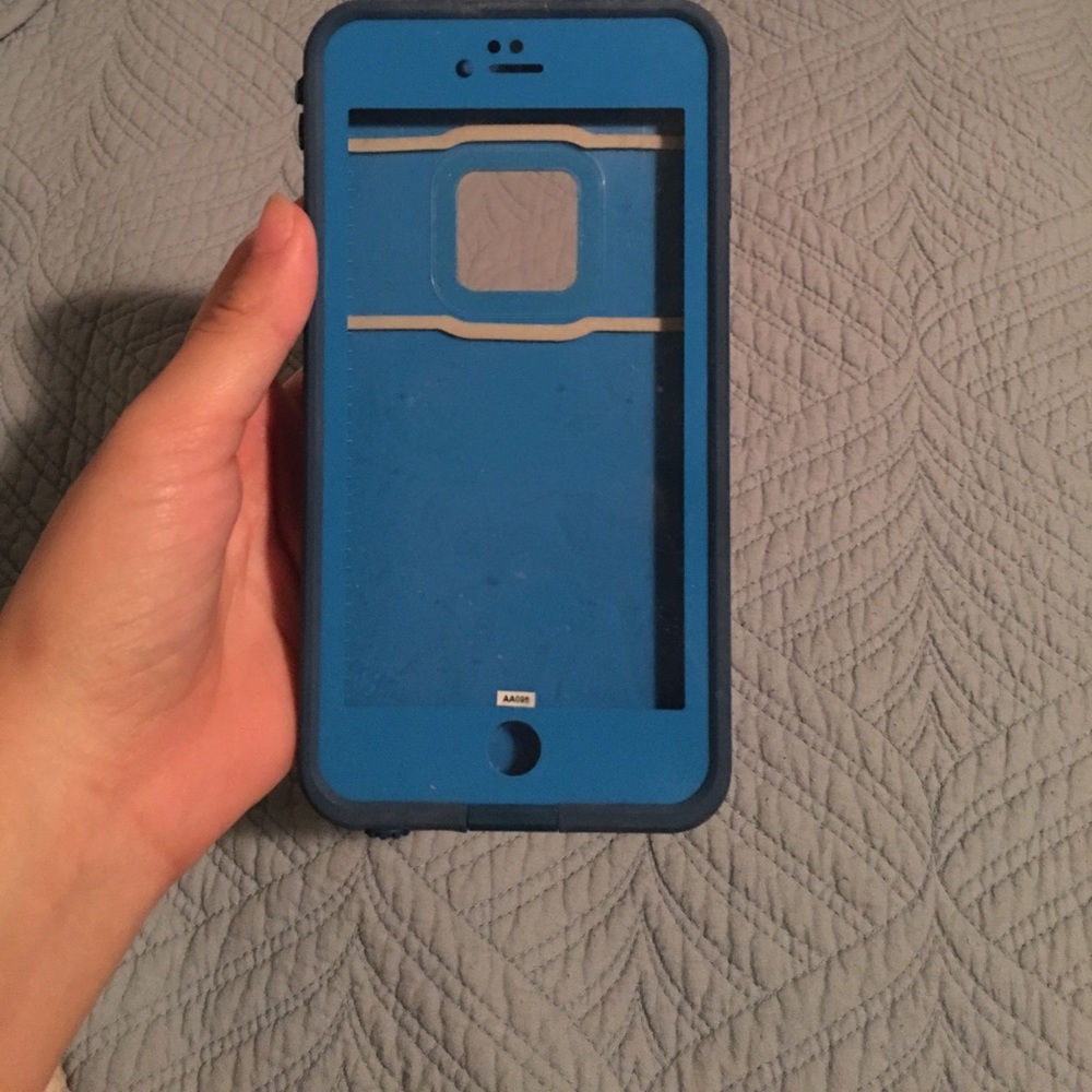 A life proof water proof phone case