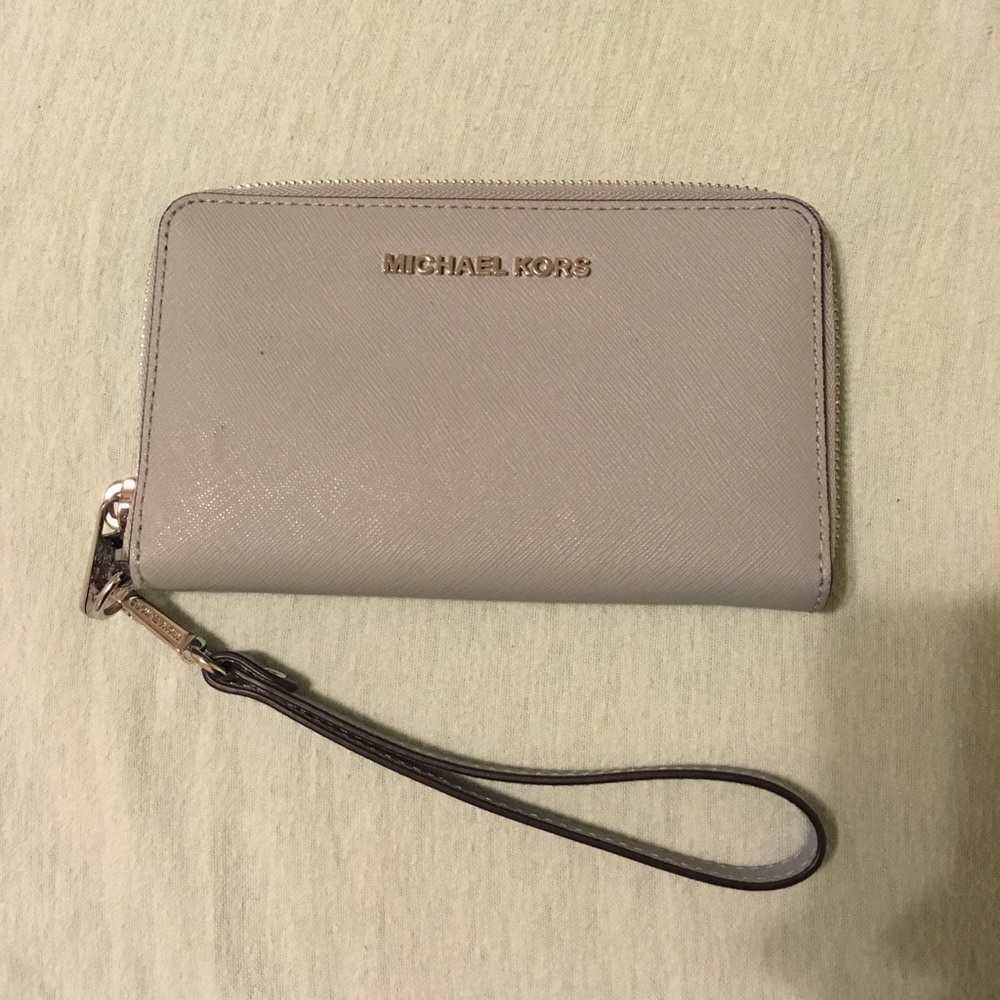 Michael Kors Wristlet Jet size