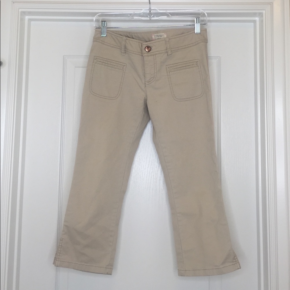 Sleek kaki Capri pants