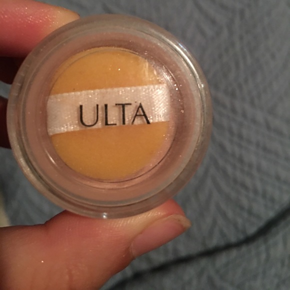 Makeup - Picture 2 of 8