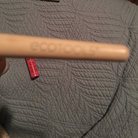 Makeup - Picture 7 of 8