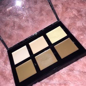 hardly used Anastasia Beverley Hills contour kit