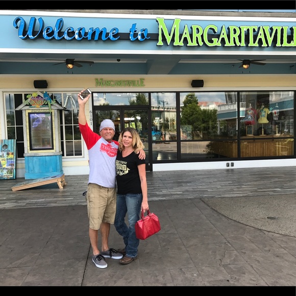 Meet your Posher, Melissa - Picture 4 of 4