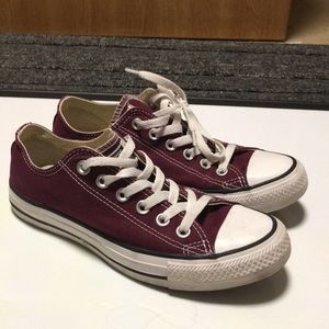 Maroon low top converse all stars