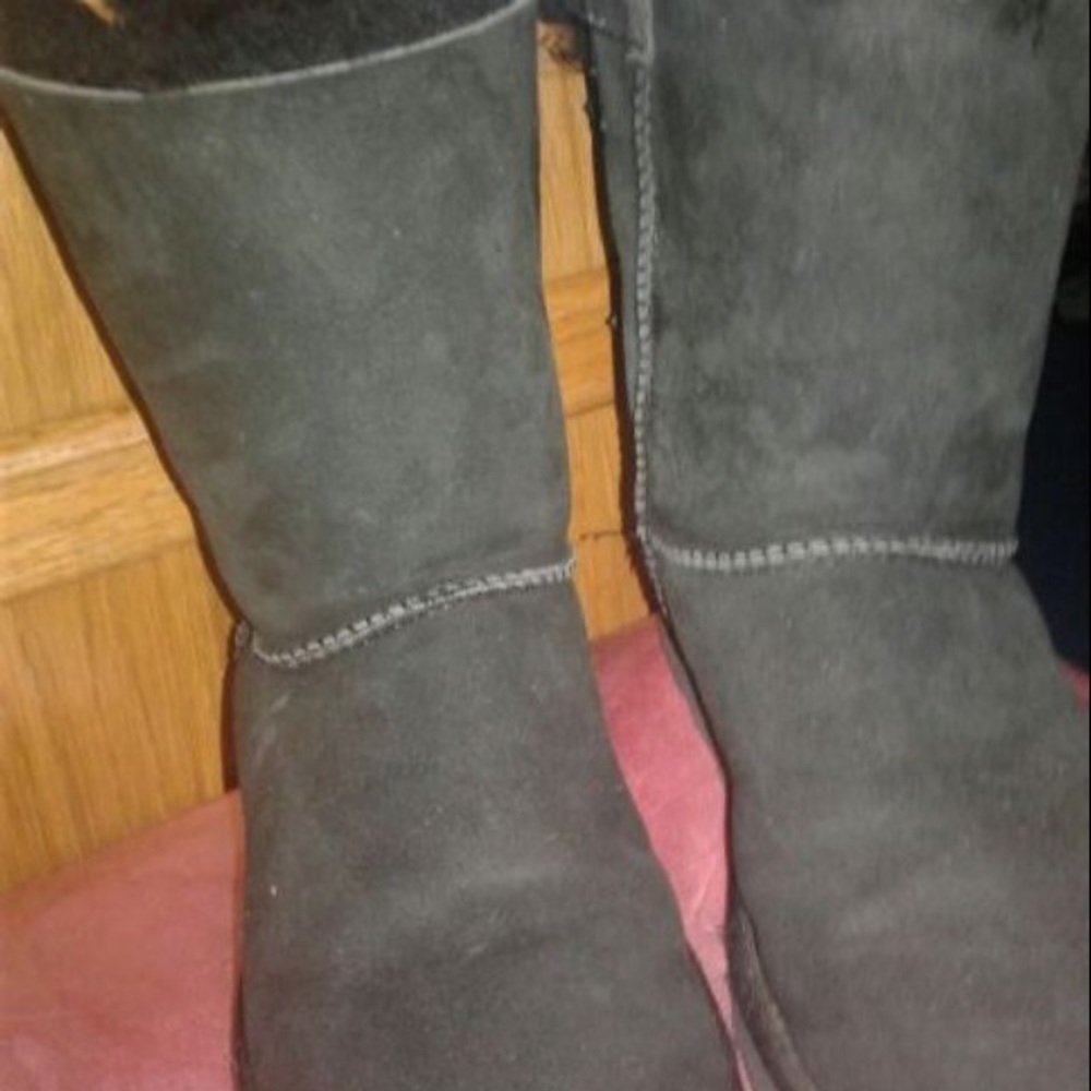 Black Bowed uggs