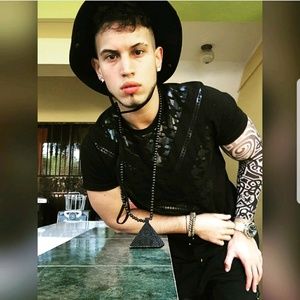 Meet your Posher, Henry