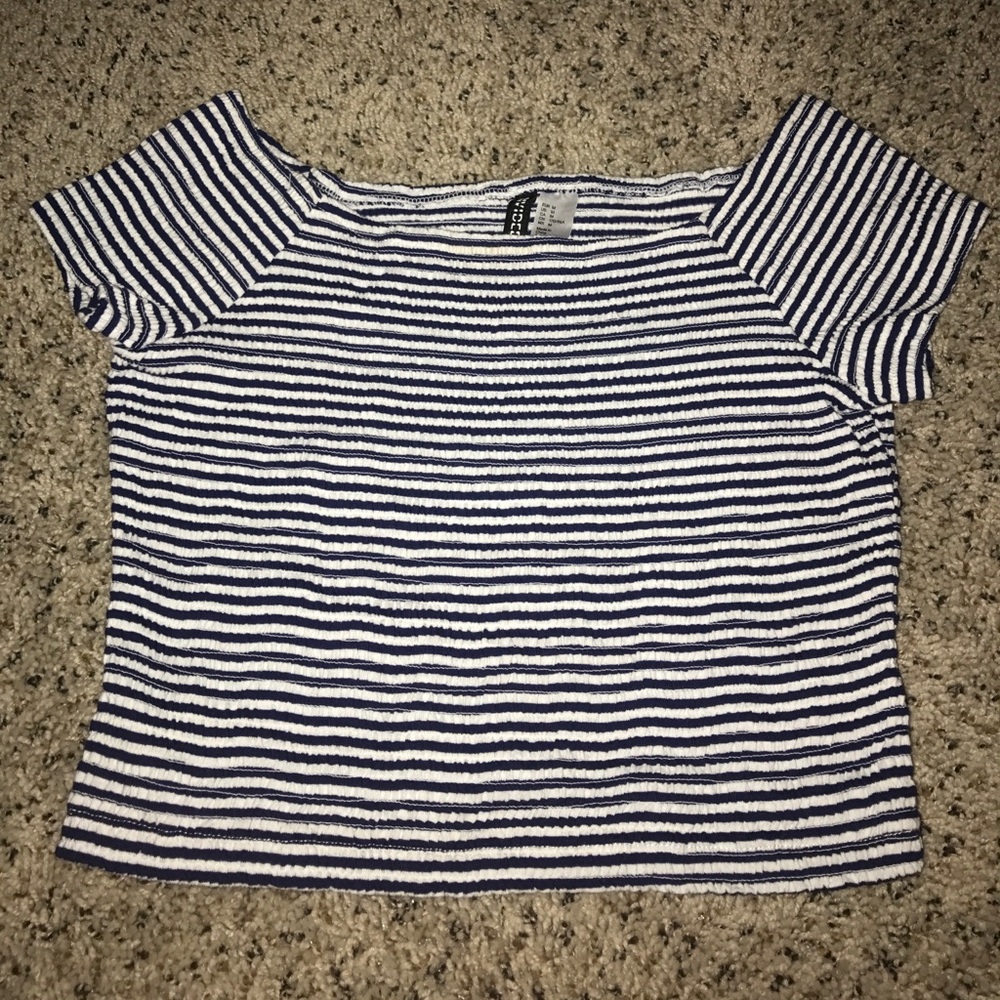 H&M off the shoulder cropped tee