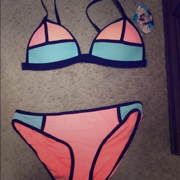 Cute bikini 👙 fits size L - Picture 1 of 1