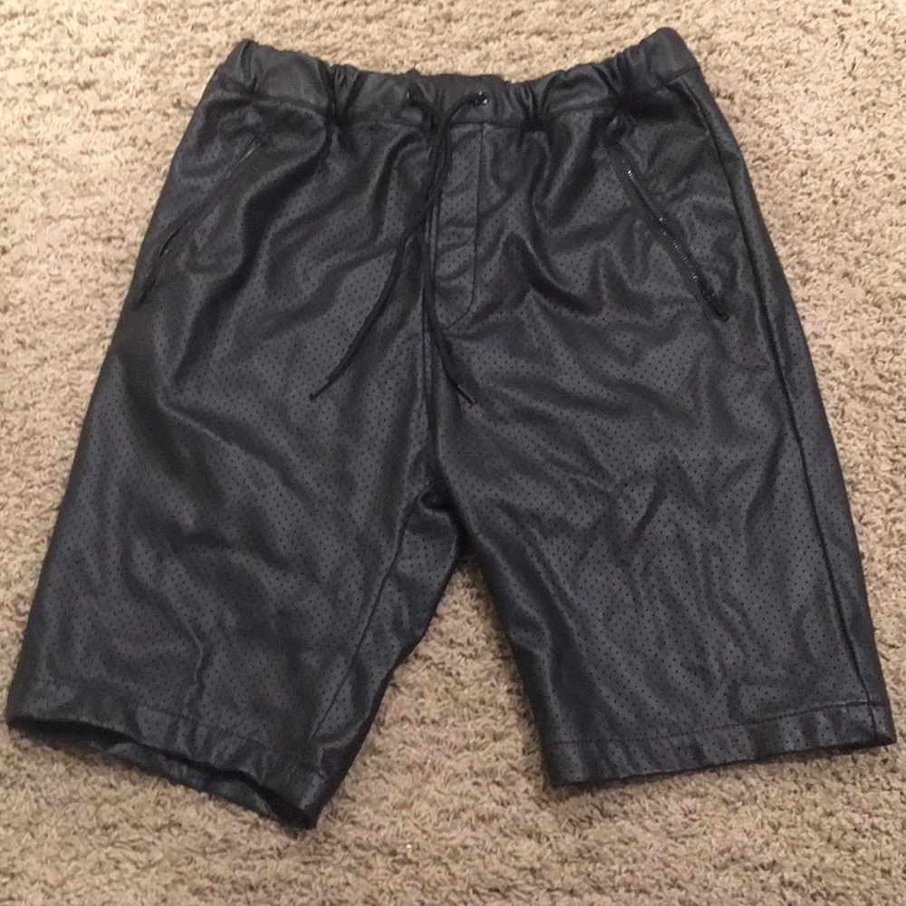 Faux Preforated Leather shorts HM DIVIDED