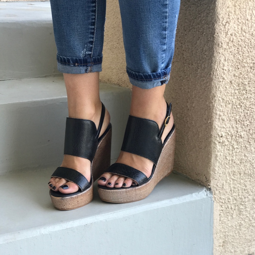 NIB Made in Italy Light Open Toe Wide Band Wedge - Picture 2 of 7