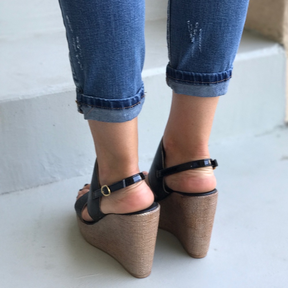 NIB Made in Italy Light Open Toe Wide Band Wedge - Picture 3 of 7