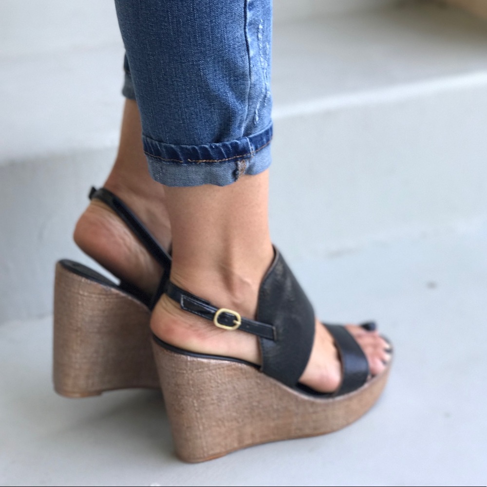 NIB Made in Italy Light Open Toe Wide Band Wedge - Picture 4 of 7