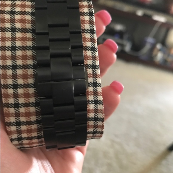 Gucci watch main image 4