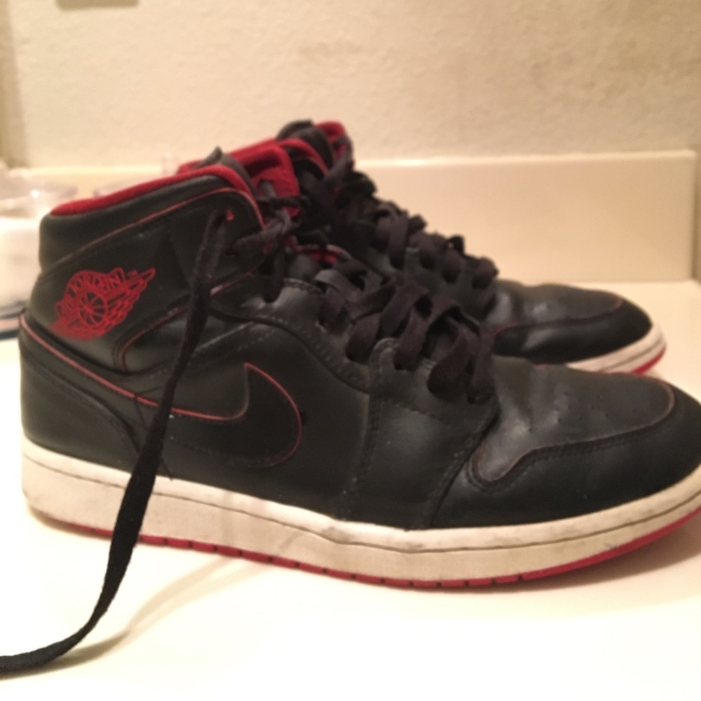 Air Jordan 1 Mid Black/Black-White-Gym Red - Picture 2 of 8