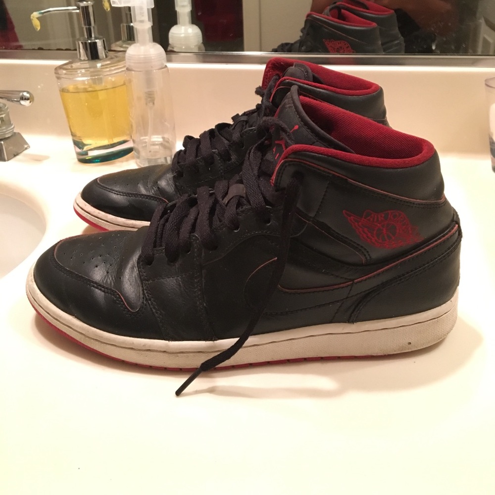 Air Jordan 1 Mid Black/Black-White-Gym Red - Picture 3 of 8