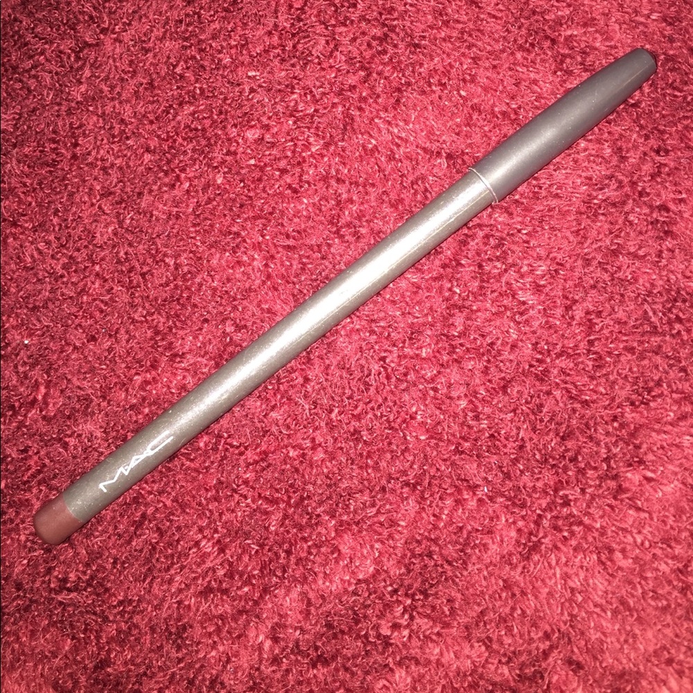 MAC lip liner in 'Currant'