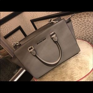 Michael kors purse 👛