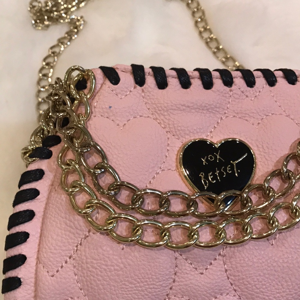 1 Hr! NWT Betsey Johnson quilted heart crossbody - Picture 2 of 10