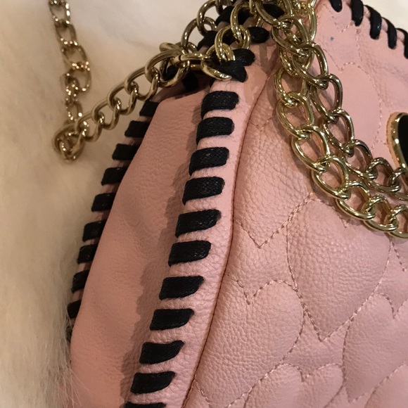 1 Hr! NWT Betsey Johnson quilted heart crossbody - Picture 3 of 10